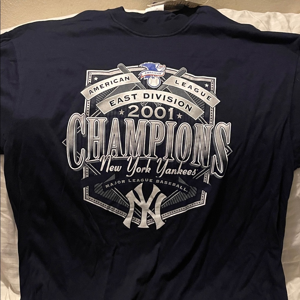 New York Yankees 2001 East Division Champions T-Shirt